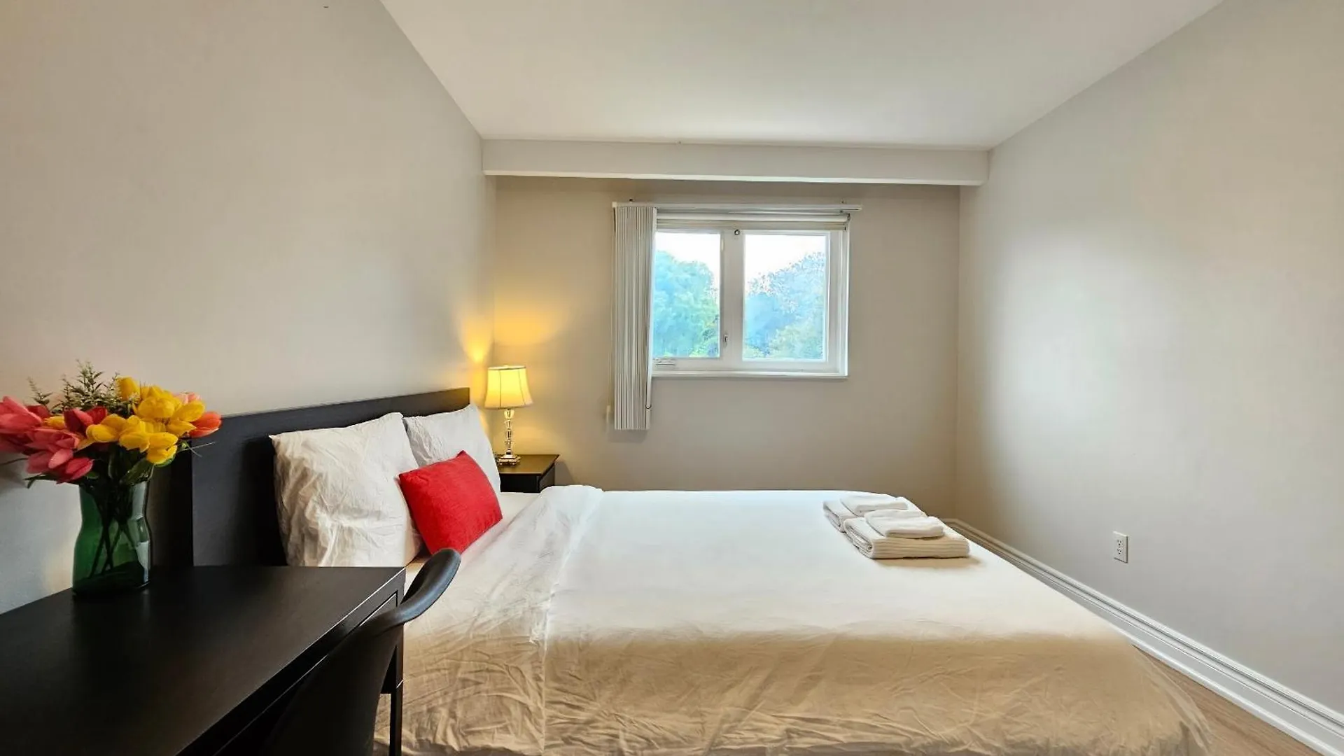 A Home Away-Cozy Guest Room In Toronto Kanada