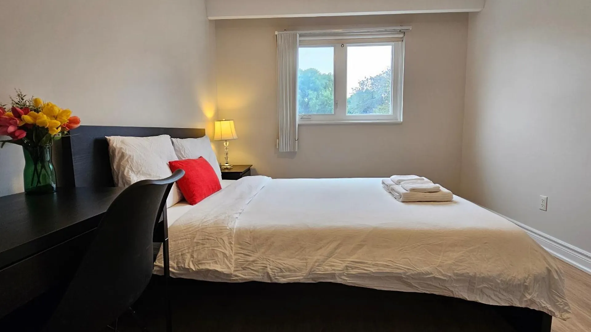 A Home Away-Cozy Guest Room In Toronto 0*,  Kanada